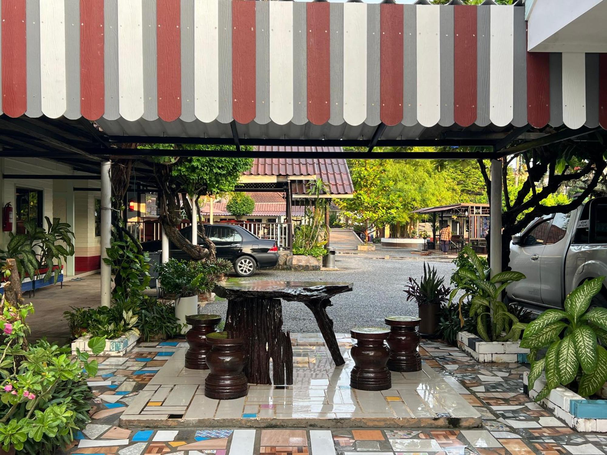Suanpai Resort Sattahip Exterior photo